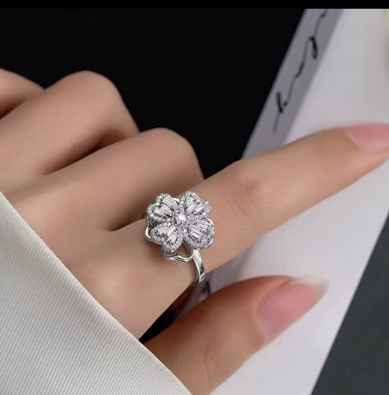 Pétali Stress Relief Ring