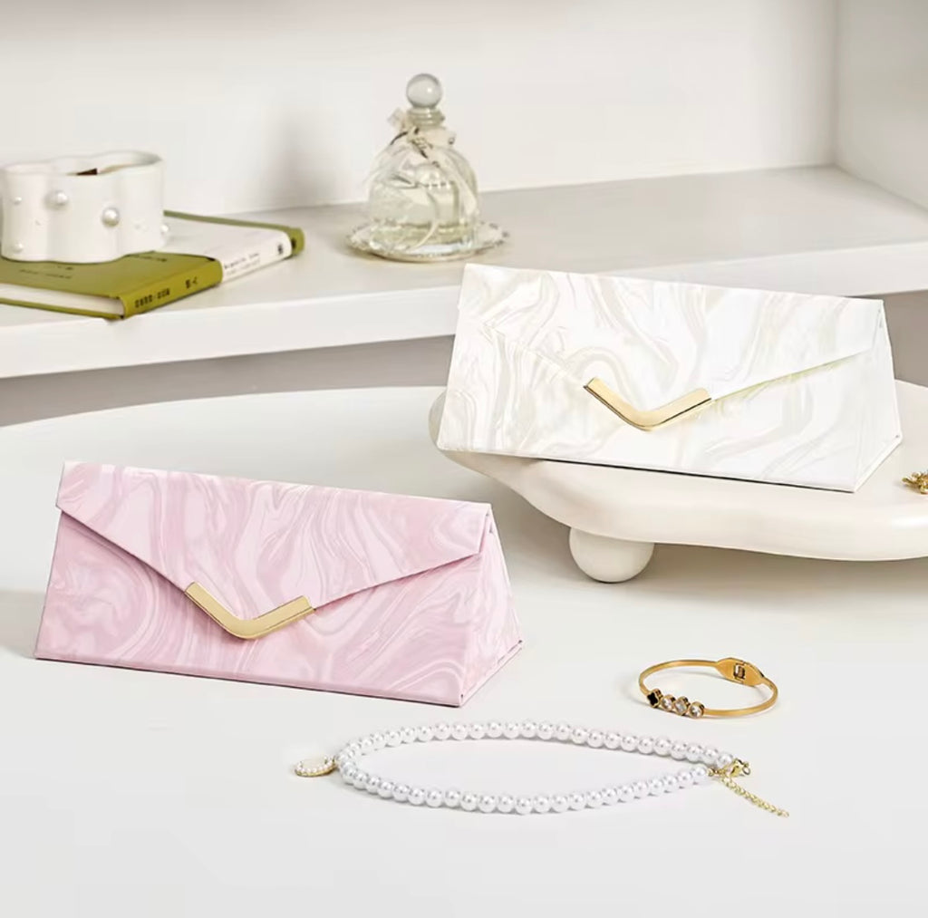 Foldable Magnetic Jewlery Organizer